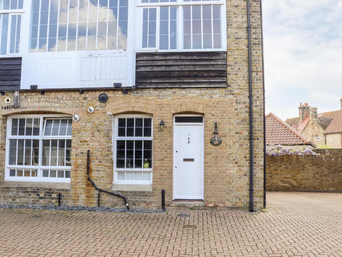 Carpenters Villa Sandwich Exterior photo